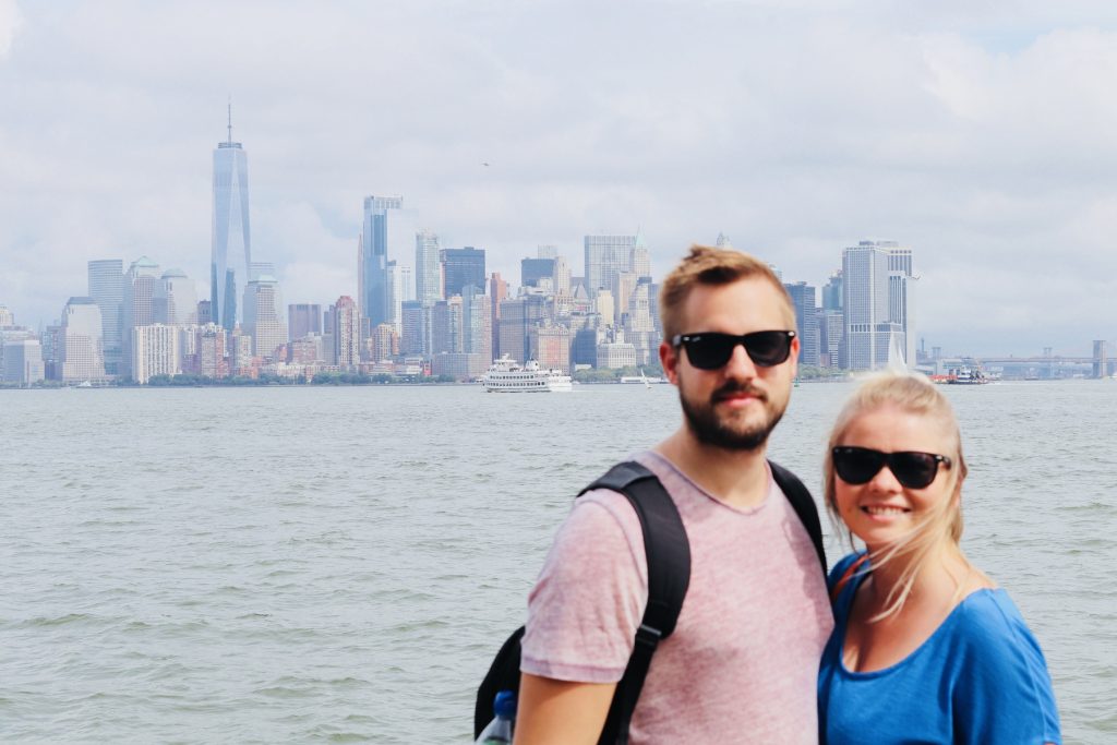 Aussicht auf die Skyline von New York von Liberty Island